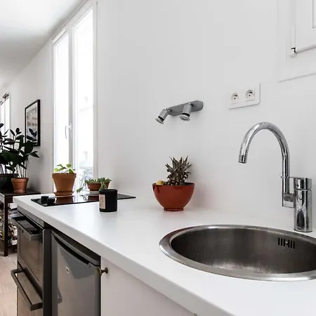 Charming Studio In The Heart Of Montmartre Appartamento *